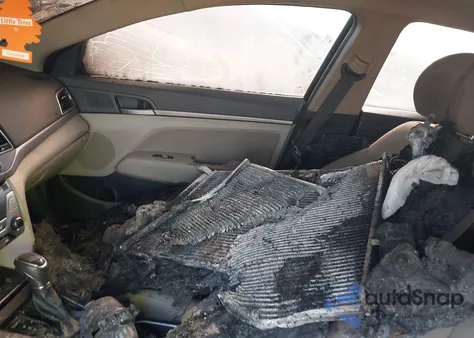 2017 Hyundai Elantra Value Edition z USA, uszkodzony, nr VIN KMHD84LF5HU237195